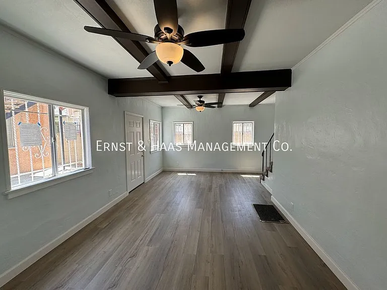 1405 1/2 Olive Ave — Photo 3