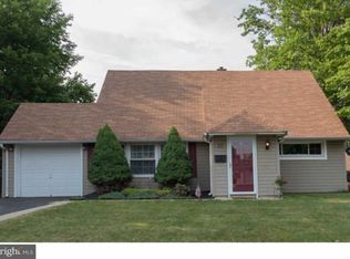 29 Calicobush Rd, Levittown, PA 19057