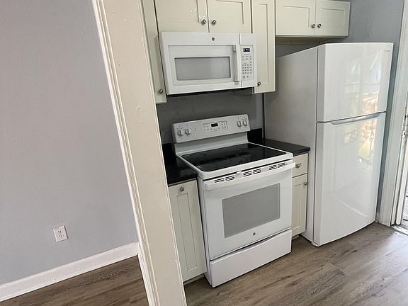 4th image of 3316 Ottawa Ave #B