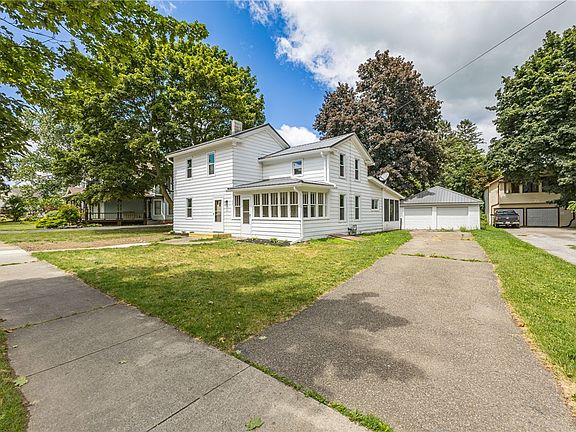 3rd image of 18 Mill St