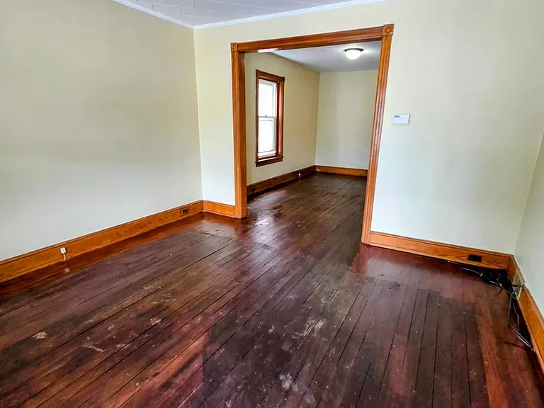 424 E Locust St — Photo 1