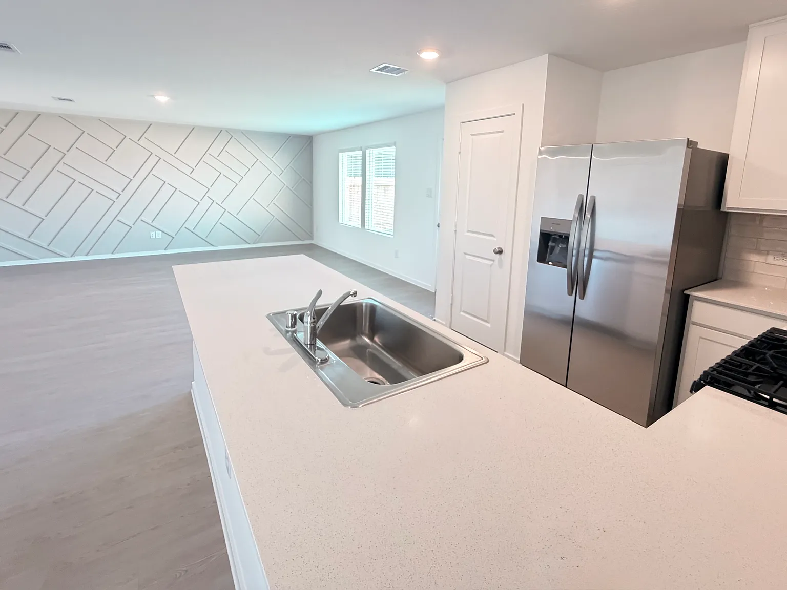 4 bed, 2.5 bath, 1979 sqft, $2,150 — Photo 4