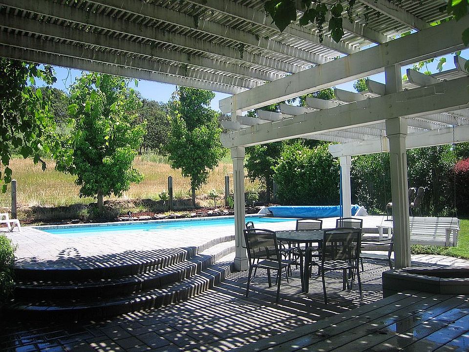 2nd image of 2520 Meadowcreek Dr