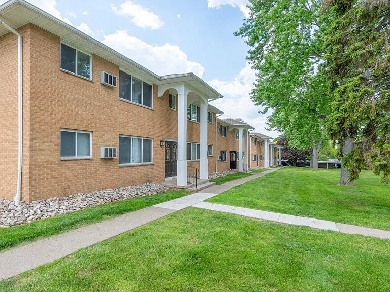 Creek Hill Apartment Homes — Photo 1