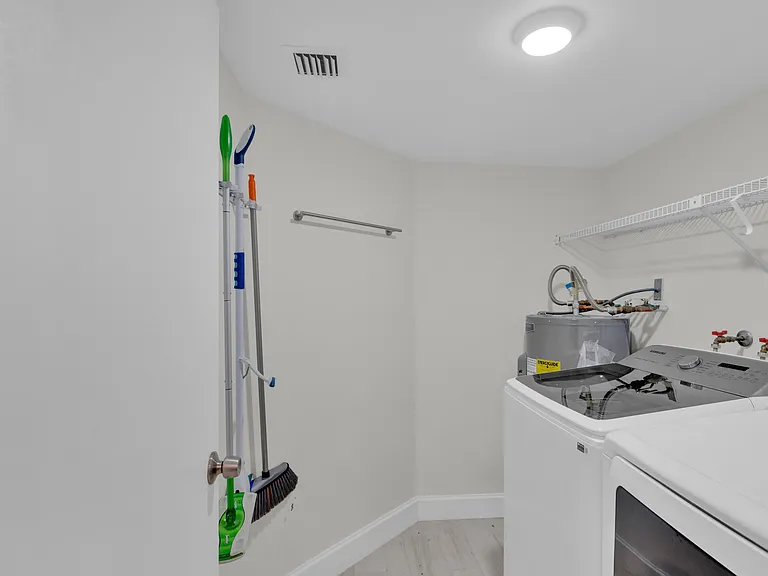 955 Dotterel Rd — Photo 38