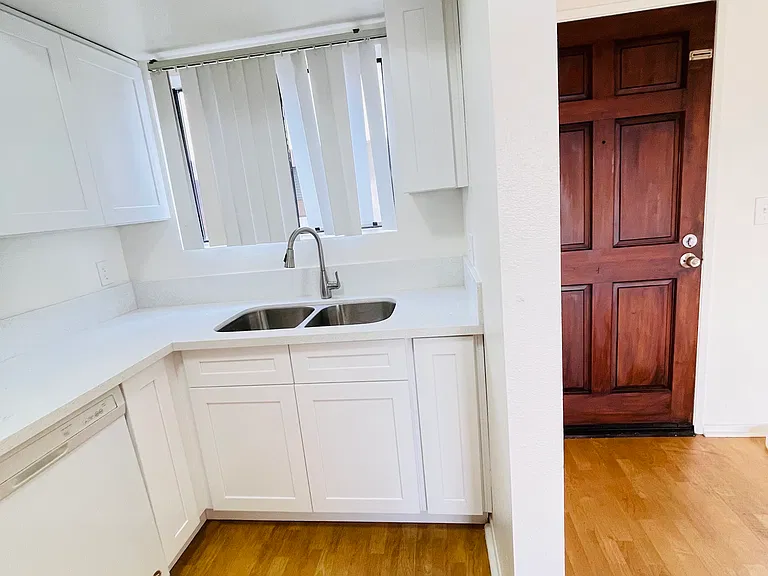 814 E Windsor Rd #208 — Photo 7