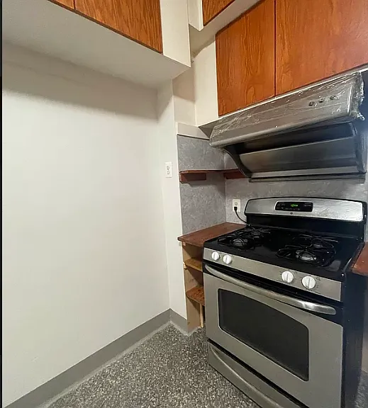 185 Menahan St #3E — Photo 2