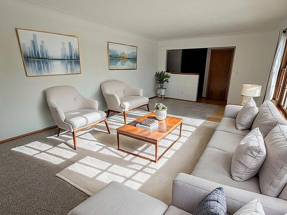 5th image of 811 Myrtle St