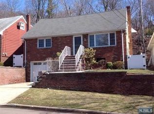 734 Oak St, Ridgefield, NJ 07657