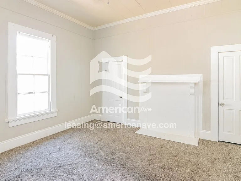 1556002_003_living_room_14395552.jpg