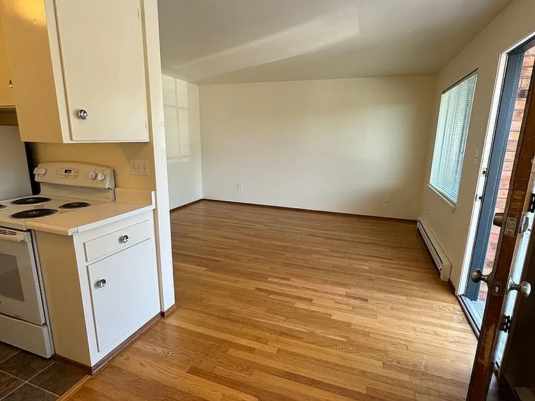 Dolores Manor Apartments — Photo 57