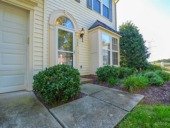 3rd image of 137 S Arcadian Way