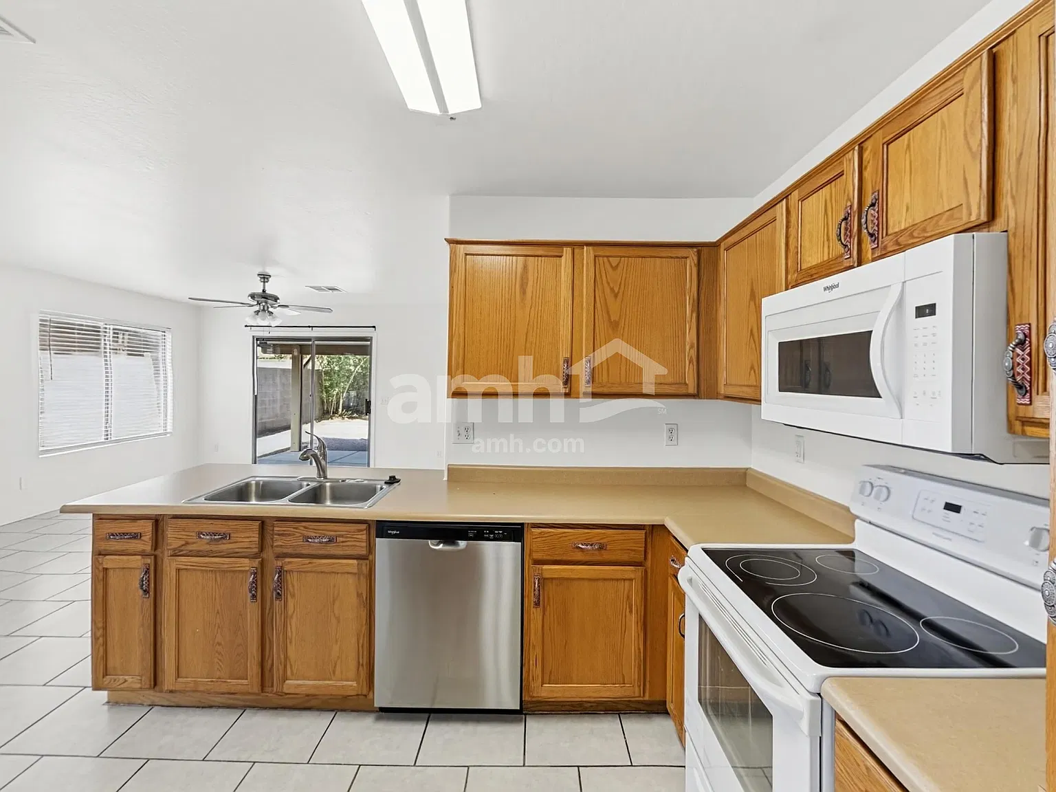 3 bed, 2.0 bath, 1320 sqft, $1,840 — Photo 3