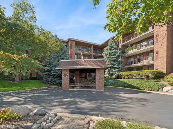 51 Old Oak Dr APT 404, Buffalo Grove, IL 60089