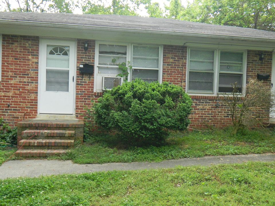 1st image of 107 W Stinson St