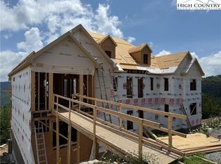 Crescent Lane 22d, Banner Elk, NC 28604