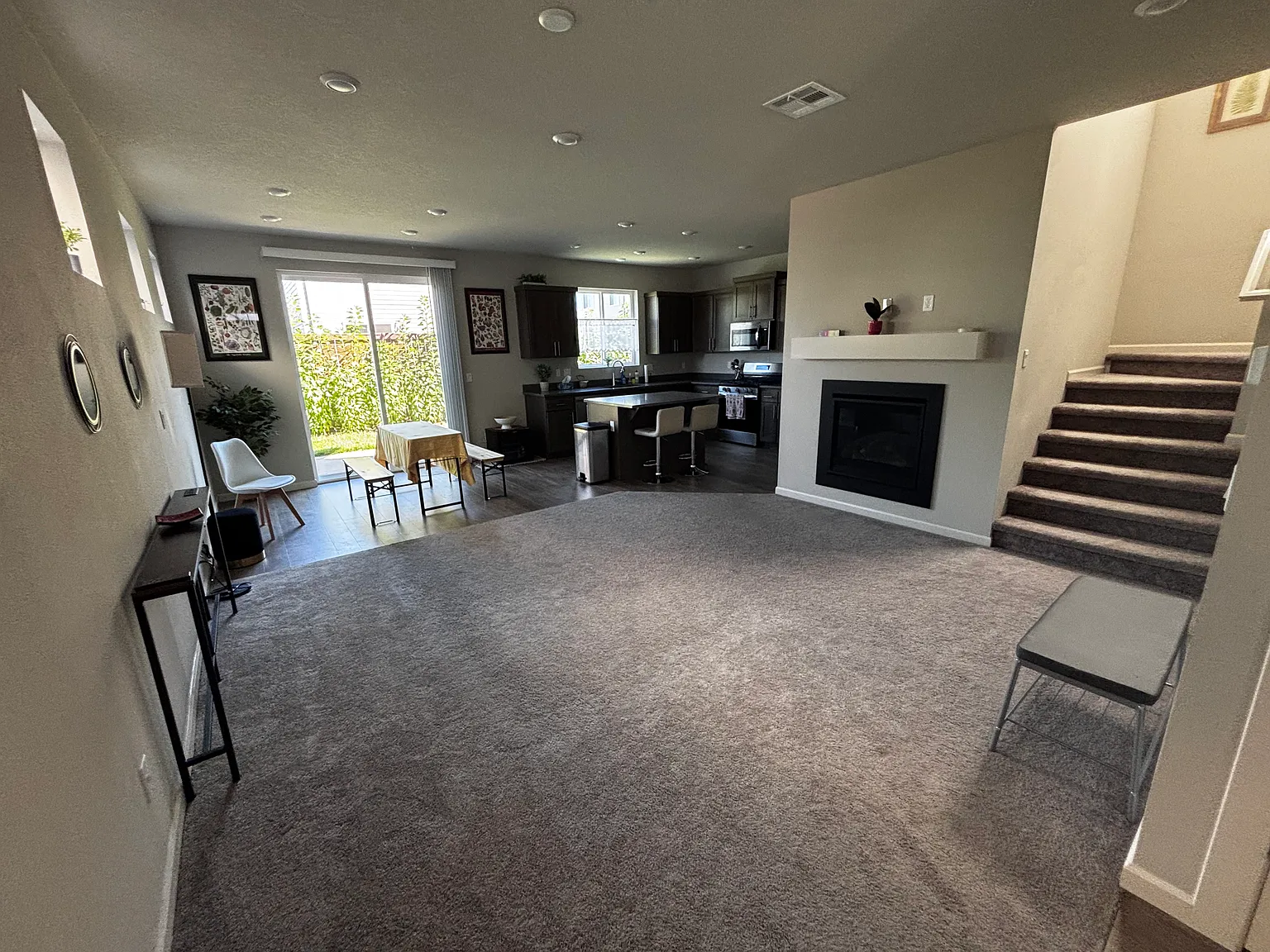 3 bed, 1800 sqft, $2,600 — Photo 2