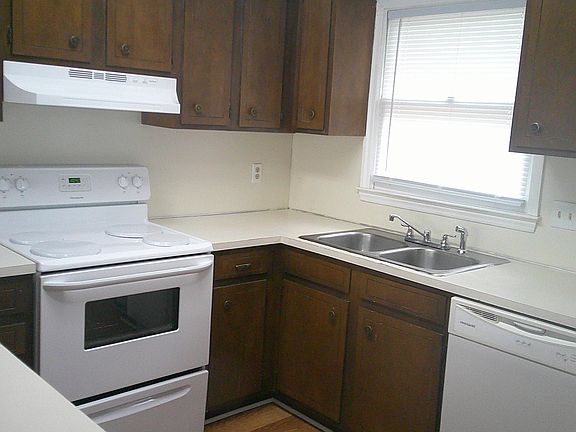 4th image of 1474 14th Ave NE
