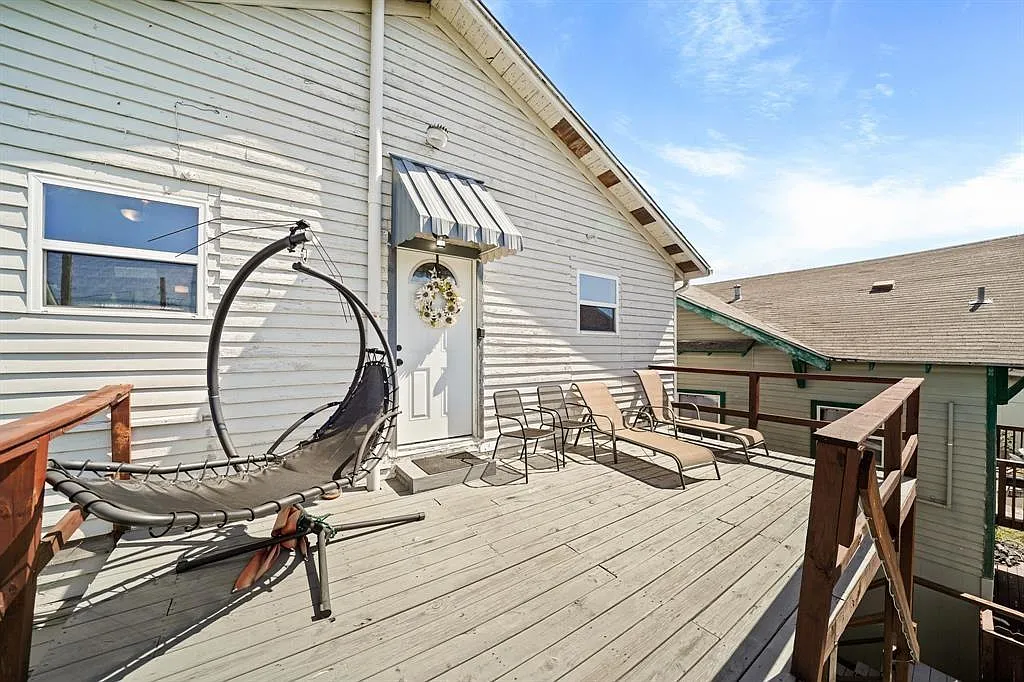 Building Photo - 3223 Avenue M #B