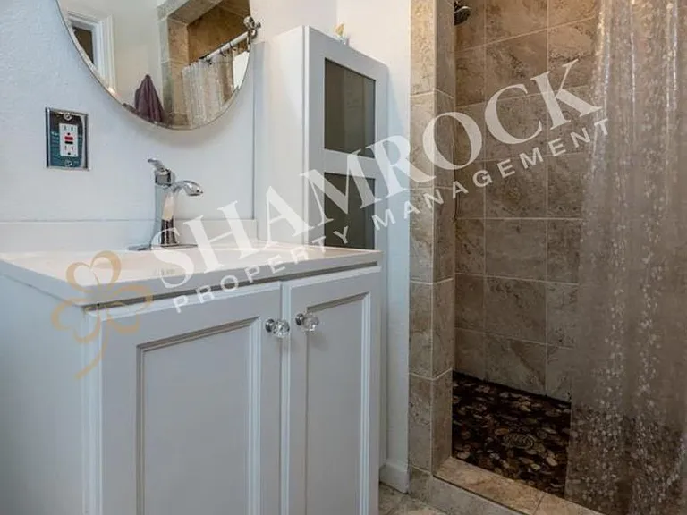 2216 Lake Ridge Cir — Photo 15