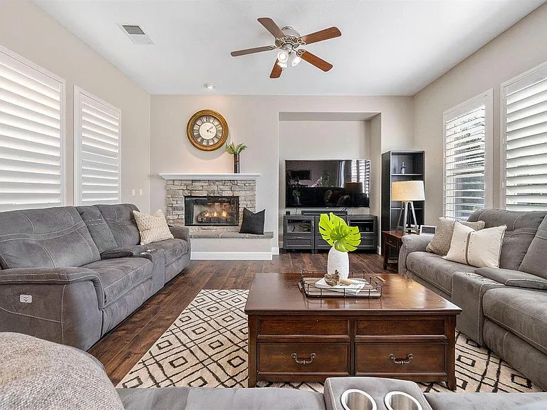 4930 Village Green Dr — Photo 18