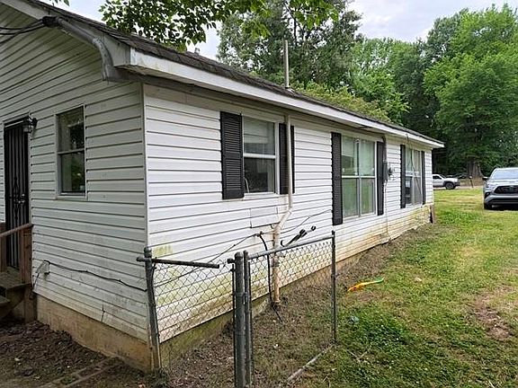 3rd image of 3582 Overton Crossing St
