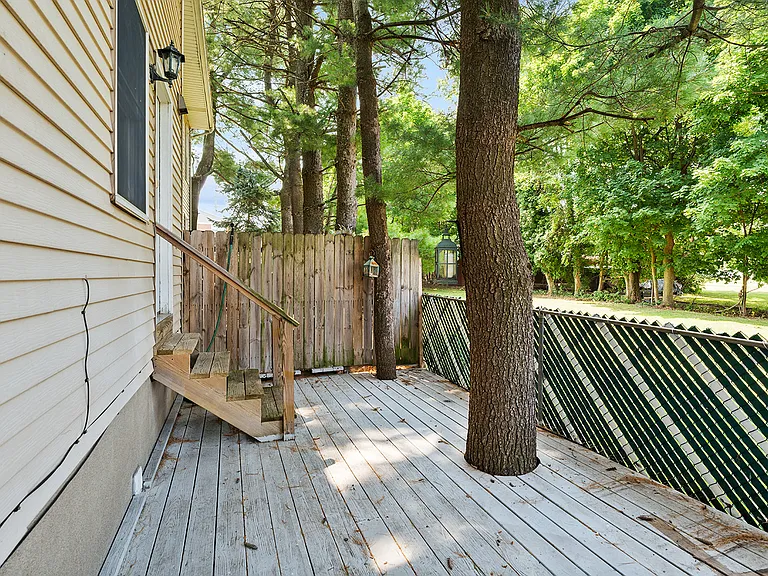 607 Grove St — Photo 27