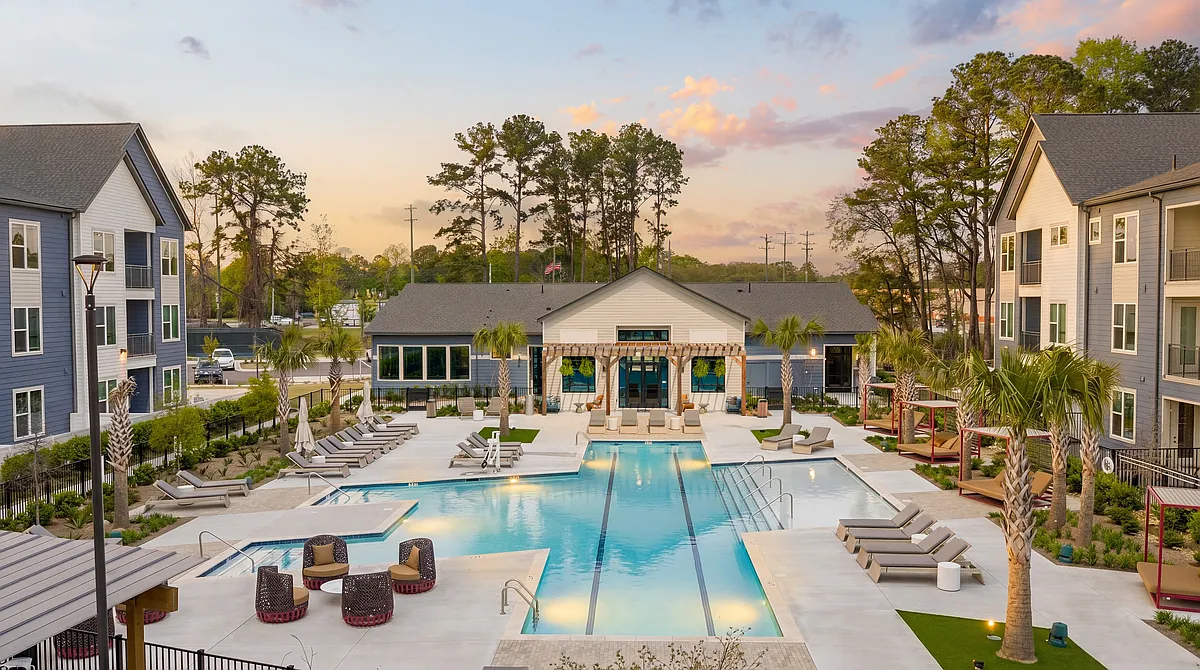 Resort-style swimming pool and sun deck - Marlowe Summerville