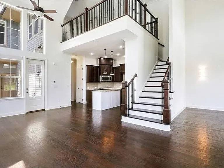 3 bed, 2.5 bath, 2220 sqft, $3,250 — Photo 4
