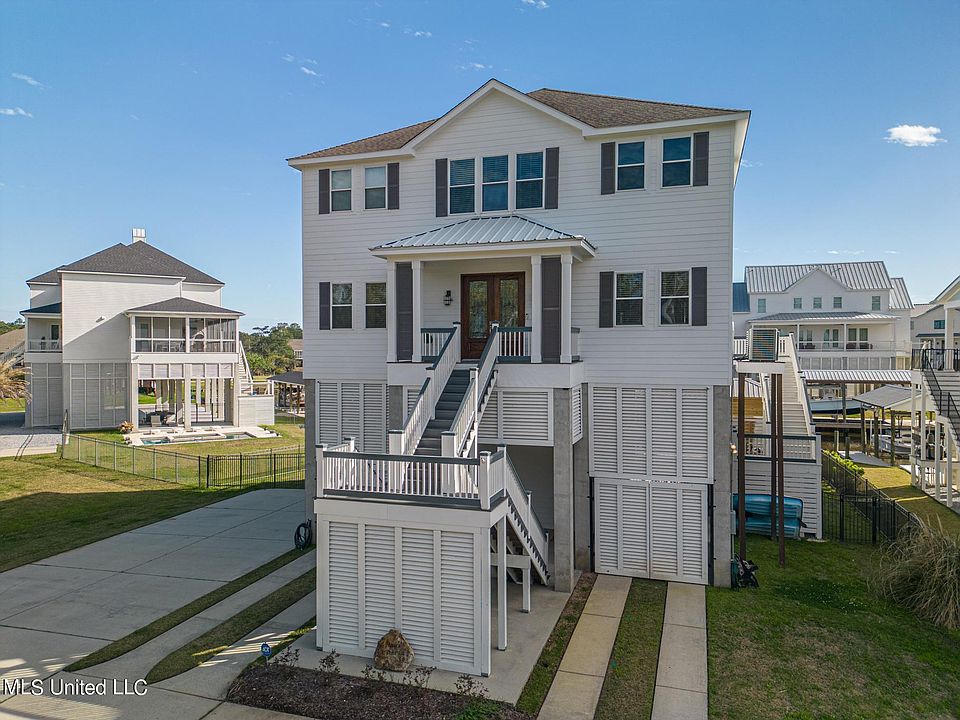 1st image of 207 Baywood Dr