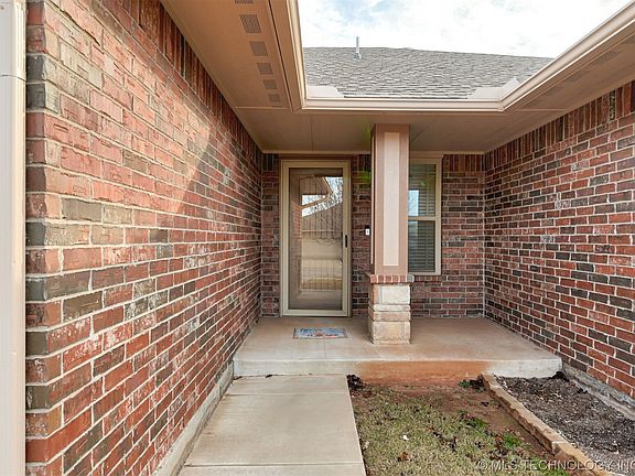 5th image of 1004 Cimarron Creek Dr