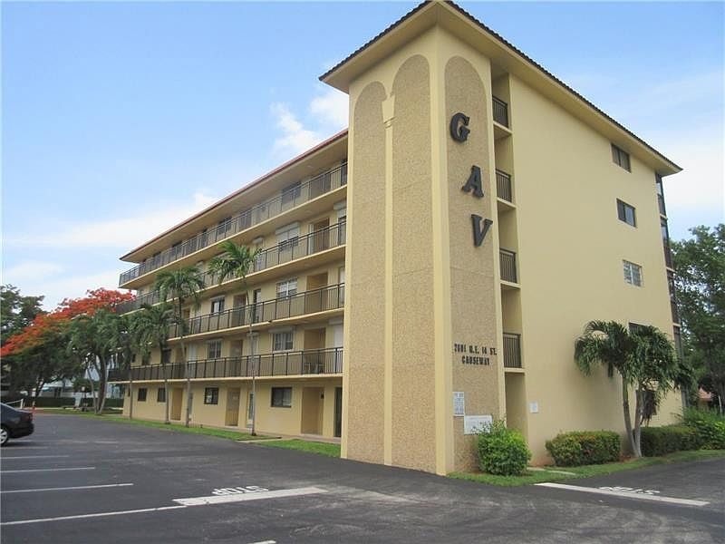 1st image of 2601 NE 14th Street Causeway #137