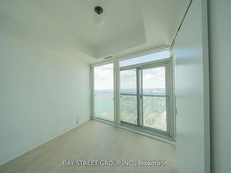 12 York St #5607 — Photo 7