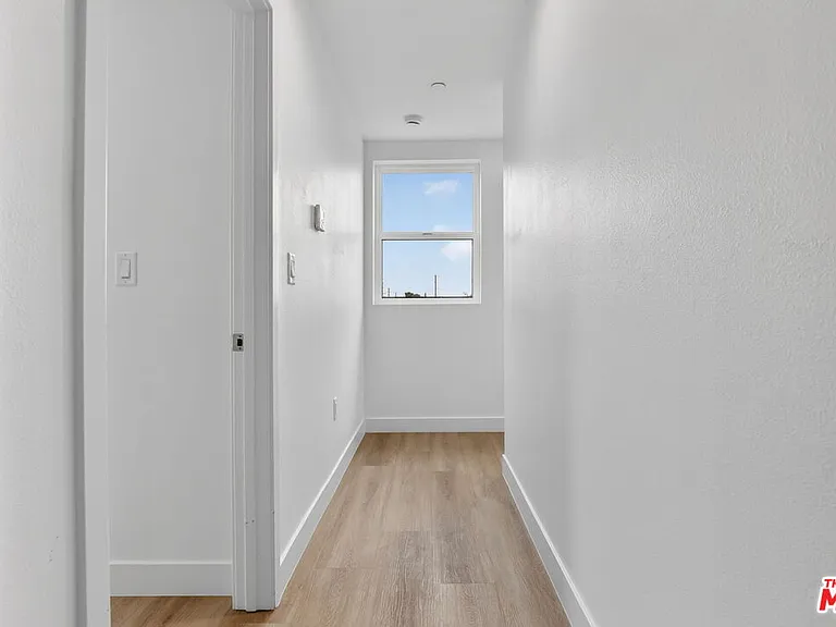 11446 Oxnard St #3 — Photo 32