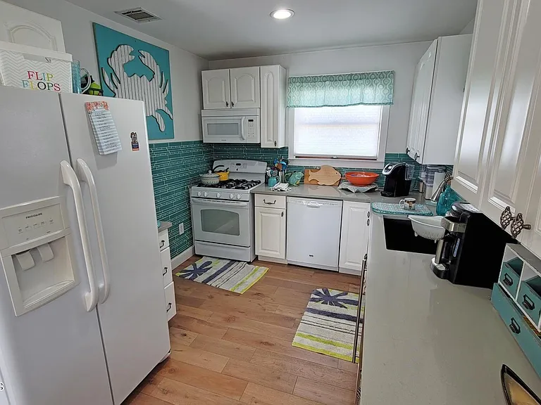 115 Charles Blvd — Photo 6