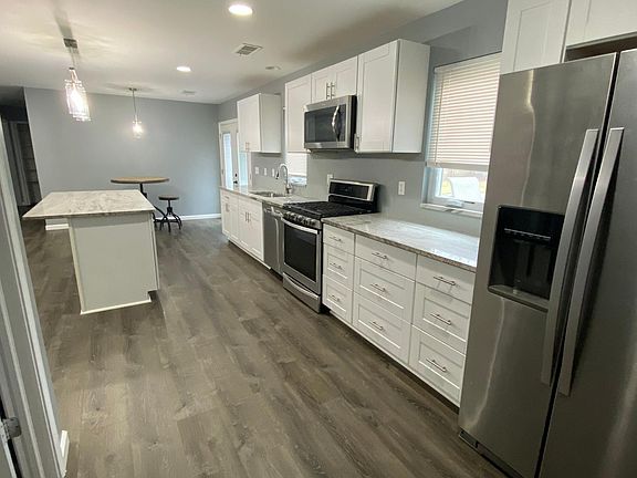 2nd image of 5515 Oak Park Dr