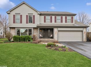 953 Holly Cir, Lake Zurich, IL 60047