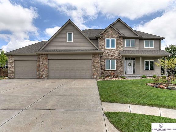 2nd image of 20703 Meredith Cir