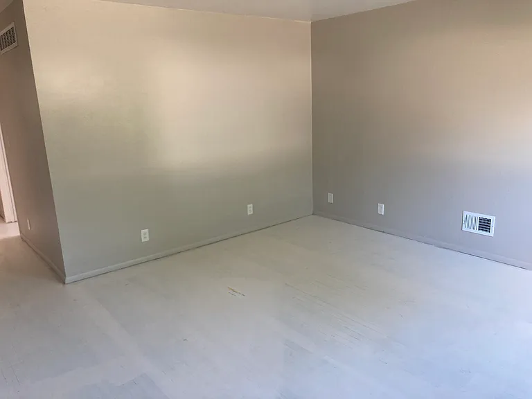 2938 Derby St — Photo 5