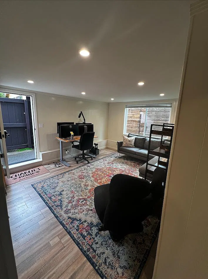 335 C St — Photo 2