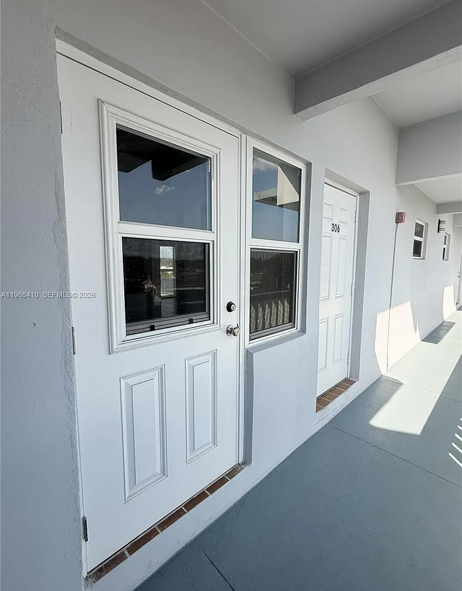 Sheridan Lakes Condo Apts — Photo 2