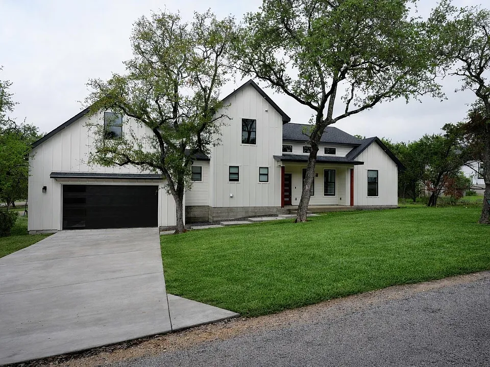 48 Acacia Dr