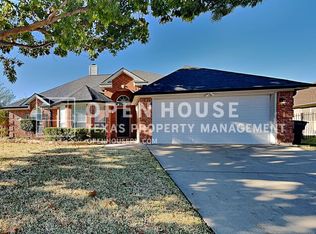 413 Jeffdale Dr, Burleson, TX 76028