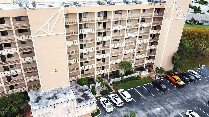 7076 Huntington Ln #608