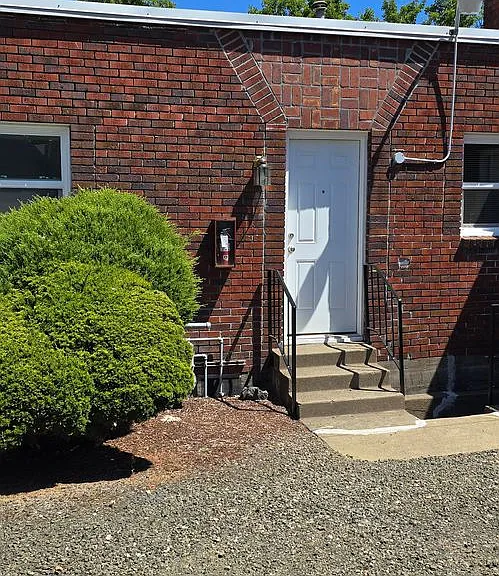1710 NW Van Buren Ave — Photo 2
