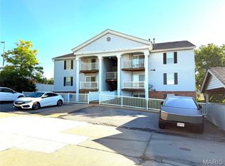 12415 Somerset Place Dr APT F, Saint Louis, MO 63128
