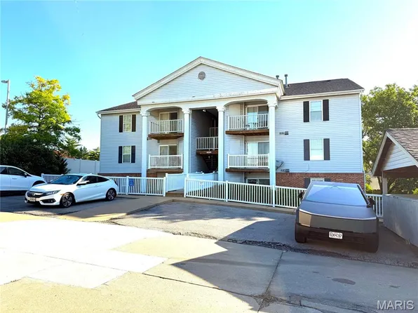 12415 Somerset Place Dr APT F, Saint Louis, MO 63128
