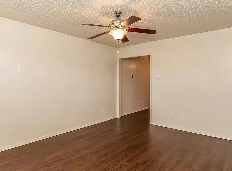 Parkside Apartments — Photo 36