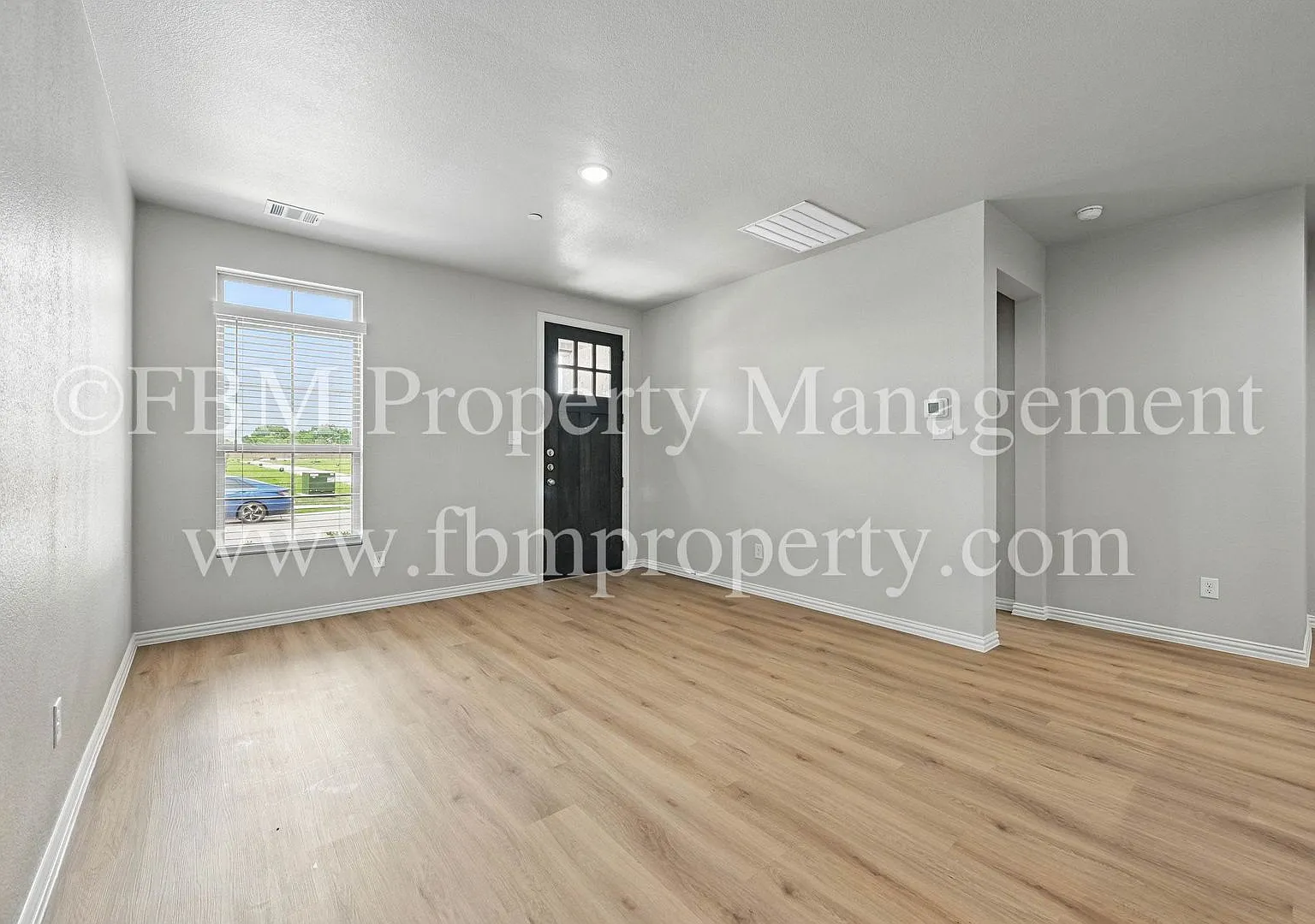 2093 Luna Dr - Brand New 3 Bedroom, 2.5 Bathroom Townhome in Waxahachie, Tx! — Photo 2