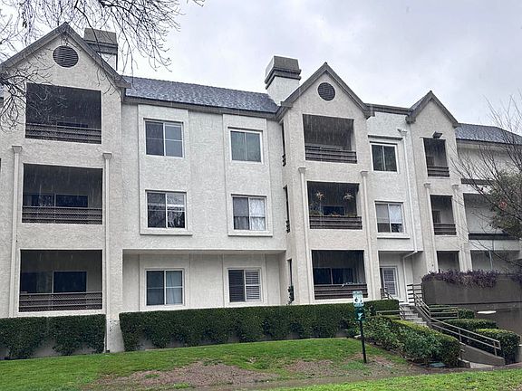2nd image of 300 N El Molino Ave Unit 323
